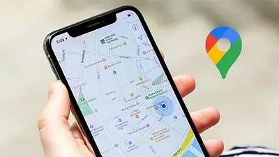 Celular con el Google Maps abierto Celular con el Google Maps abierto