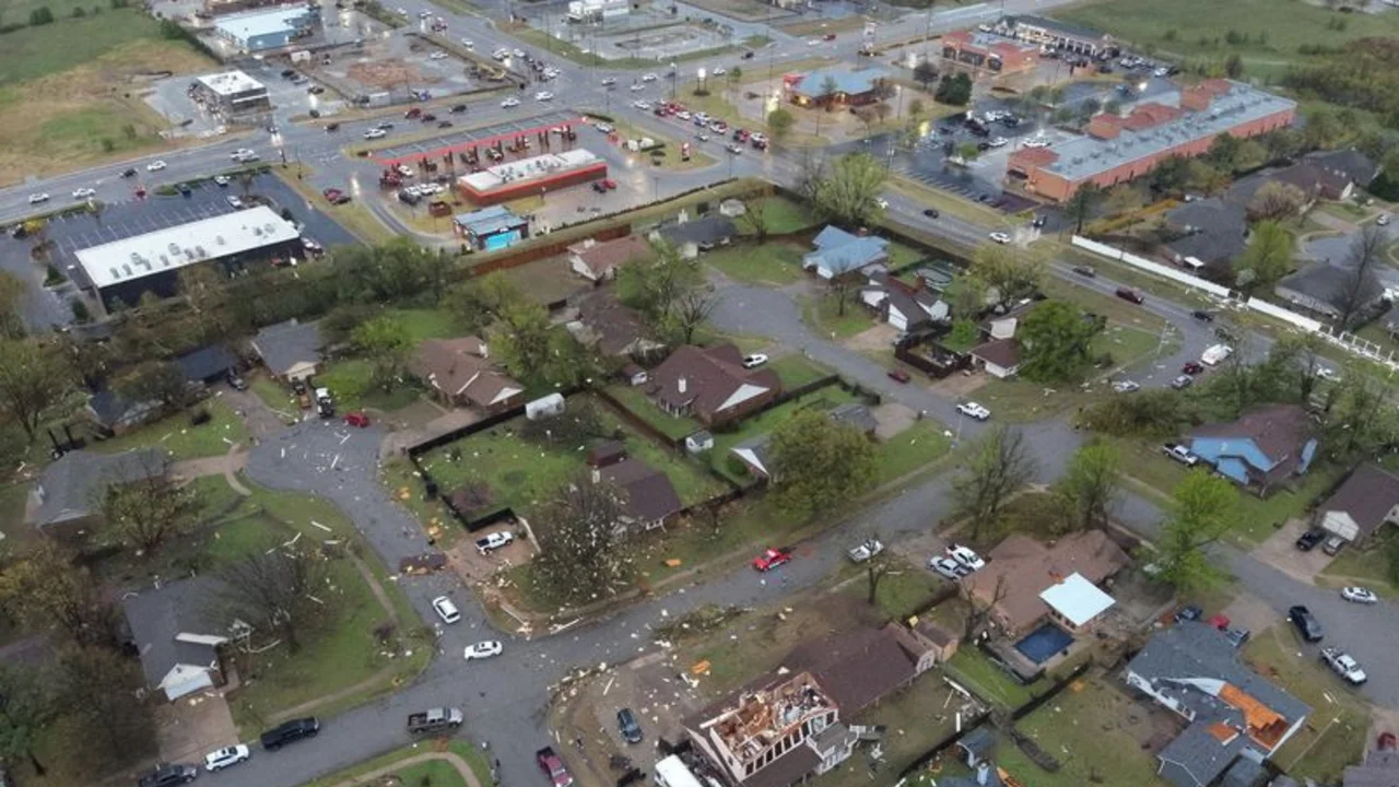 Dos muertos tras fuertes tormentas en el sur y el oeste de EEUU, en peligro por inundaciones