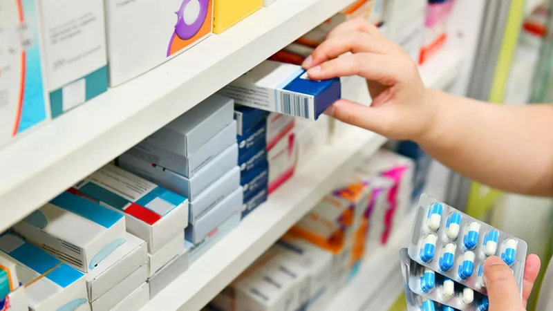 Cambia la forma para comprar medicamentos: prometen que terminarán las filas en farmacias