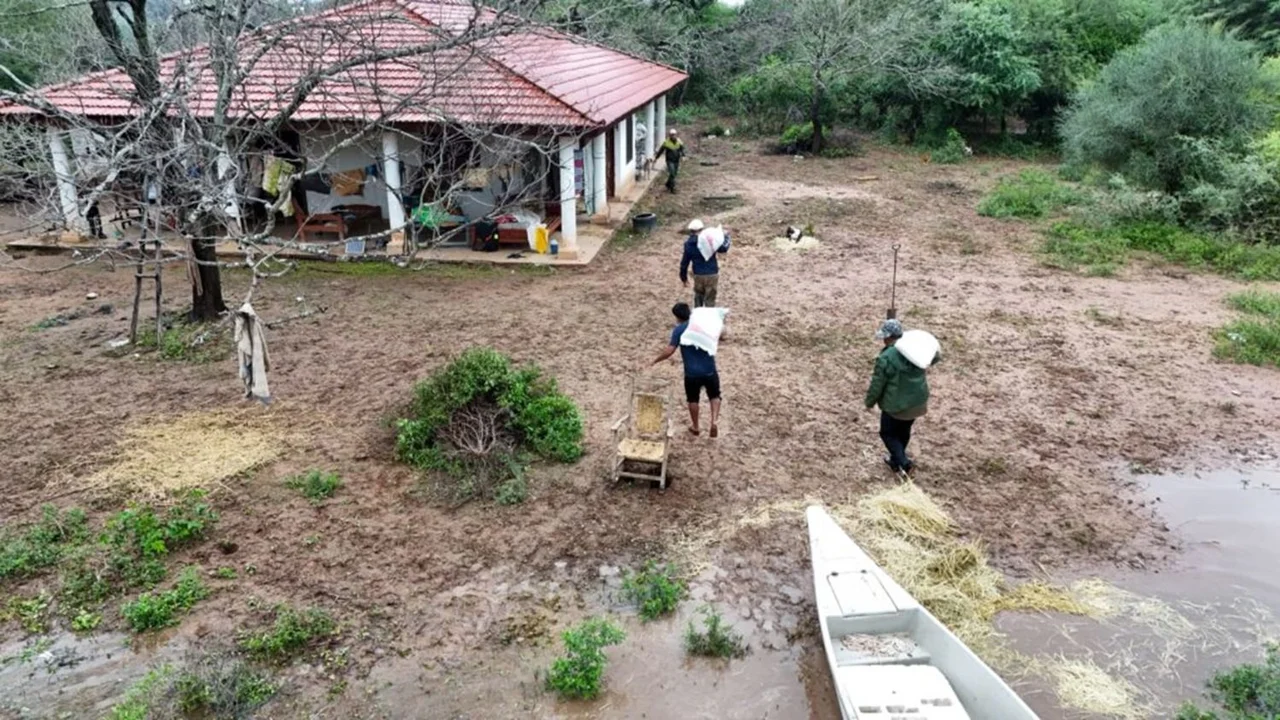 Tras el desborde en el Bañado La Estrella, el Gobierno de Formosa desplegó acciones para acompañar a familias rurales