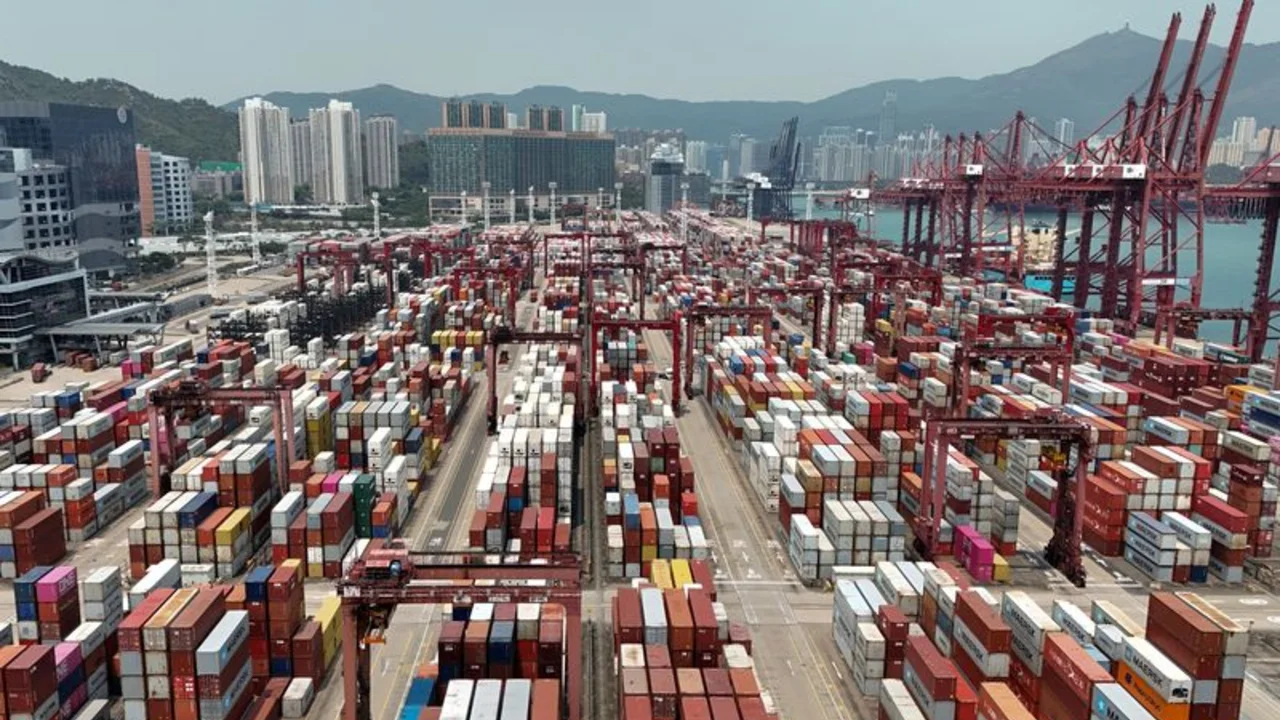 China toma represalias en guerra comercial global con amplios aranceles a productos de EEUU