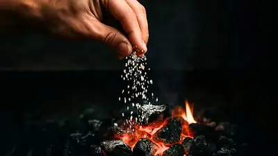 sal en las brasas del asado. sal en las brasas del asado.