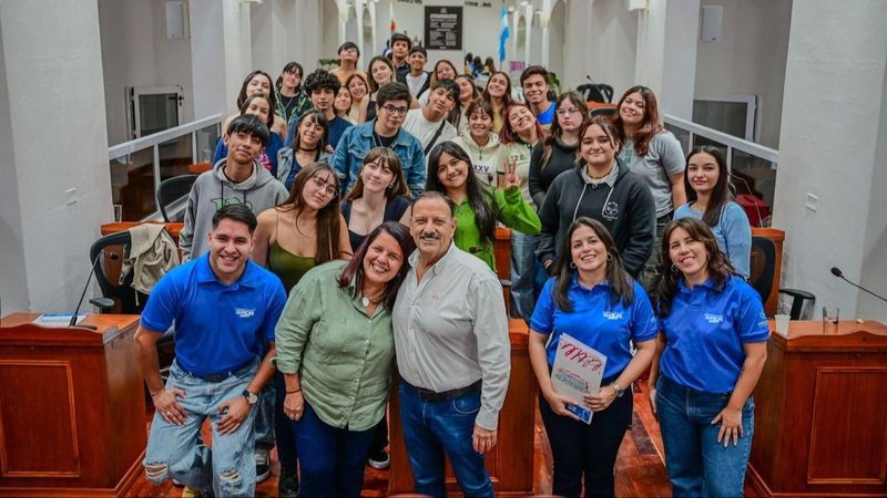 Con la presencia de Quintela, el Parlamento Municipal Juvenil de La Rioja abrió el período de sesiones