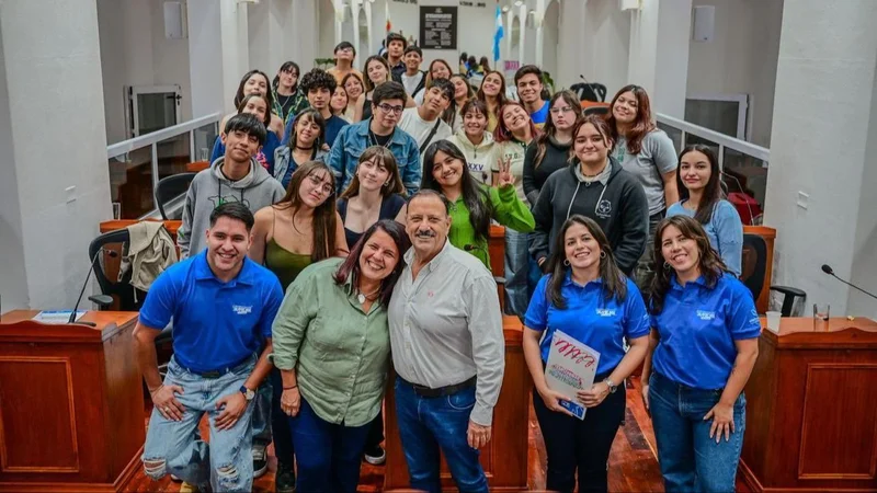 Con la presencia de Quintela, el Parlamento Municipal Juvenil de La Rioja abrió el período de sesiones