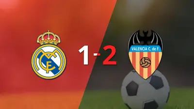 Real Madrid no logró superar la firmeza de Valencia y cayó 2 a 1 tras un gol agónico Real Madrid no logró superar la firmeza de Valencia y cayó 2 a 1 tras un gol agónico