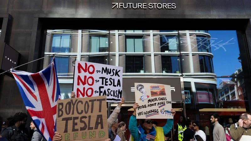 Cientos de manifestantes se vuelcan en ciudades europeas contra Trump