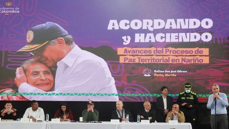 Grupo guerrillero colombiano entrega material de guerra como muestra de voluntad de paz