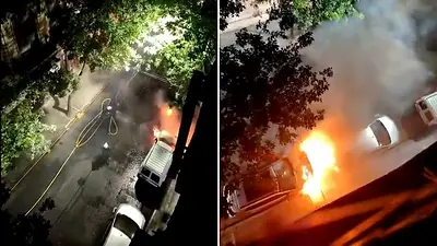 Ataque quemacoches en CABA: incendiaron 8 autos y una moto frente a la sede del PJ Ataque quemacoches en CABA: incendiaron 8 autos y una moto frente a la sede del PJ