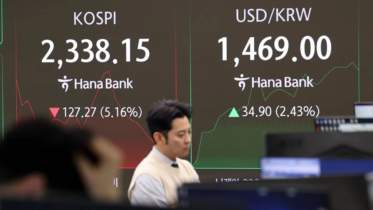 Se desploman los mercados en Asia y Oceanía: los medios anticipan un lunes más negro de lo esperado