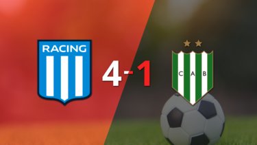 Con triplete de Adrián Martínez, Racing Club goleó a Banfield 4-1