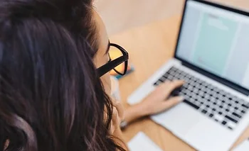 La herramienta gratuita para que menores puedan borrar imágenes íntimas de internet | Inteligencia artificial