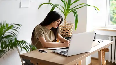 Una chica frente a una computadora Una chica frente a una computadora