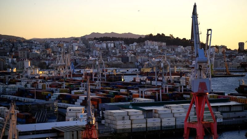 La UE prefiere negociar, pero propone contraaranceles a productos de EEUU