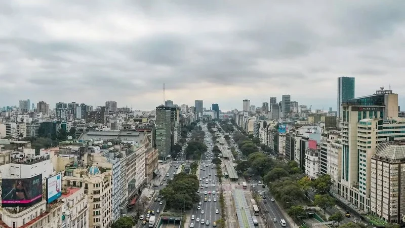 Cielo algo nublado, CABA.