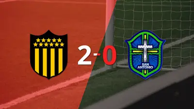 Peñarol celebró una victoria 2-0 sobre San Antonio Bulo Bulo Peñarol celebró una victoria 2-0 sobre San Antonio Bulo Bulo