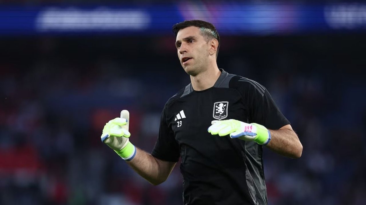 Selección Argentina, Emiliano Dibu MArtínez, Adston Villa, PSG, Champions League.
