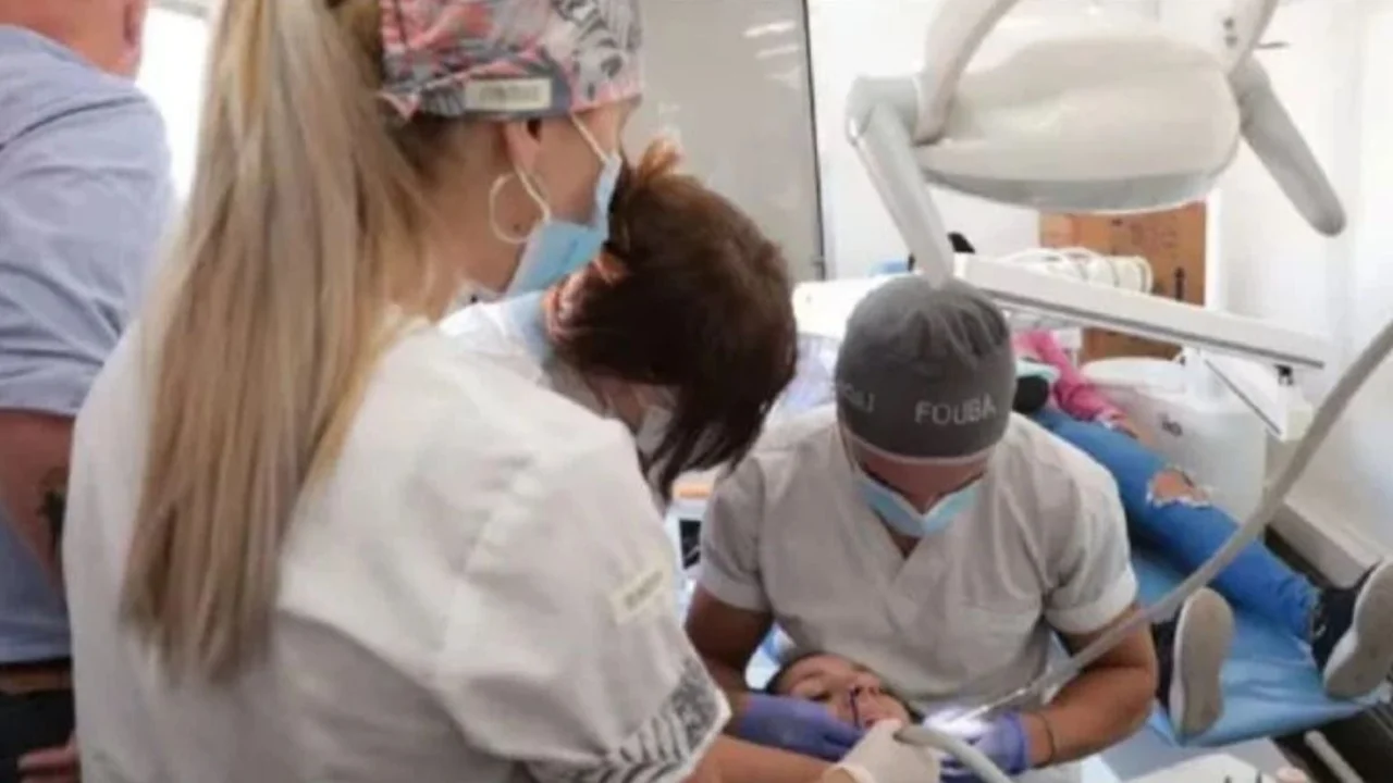 Odontólogo gratis en CABA. Atención odontológica gratis en CABA. Turnos para atención odontológica gratuita en CABA. Qué médicos se pueden visitar gratis.