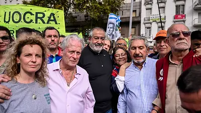 Las mejores fotos de la marcha de jubilados, con apoyo de la CGT Las mejores fotos de la marcha de jubilados, con apoyo de la CGT