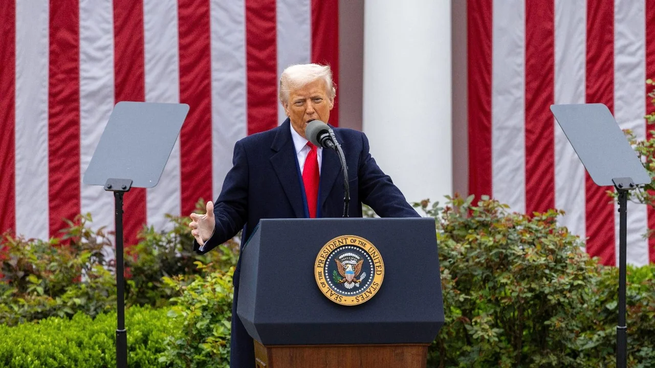 Histórico: Moody´s bajó la calificación crediticia de Estados Unidos