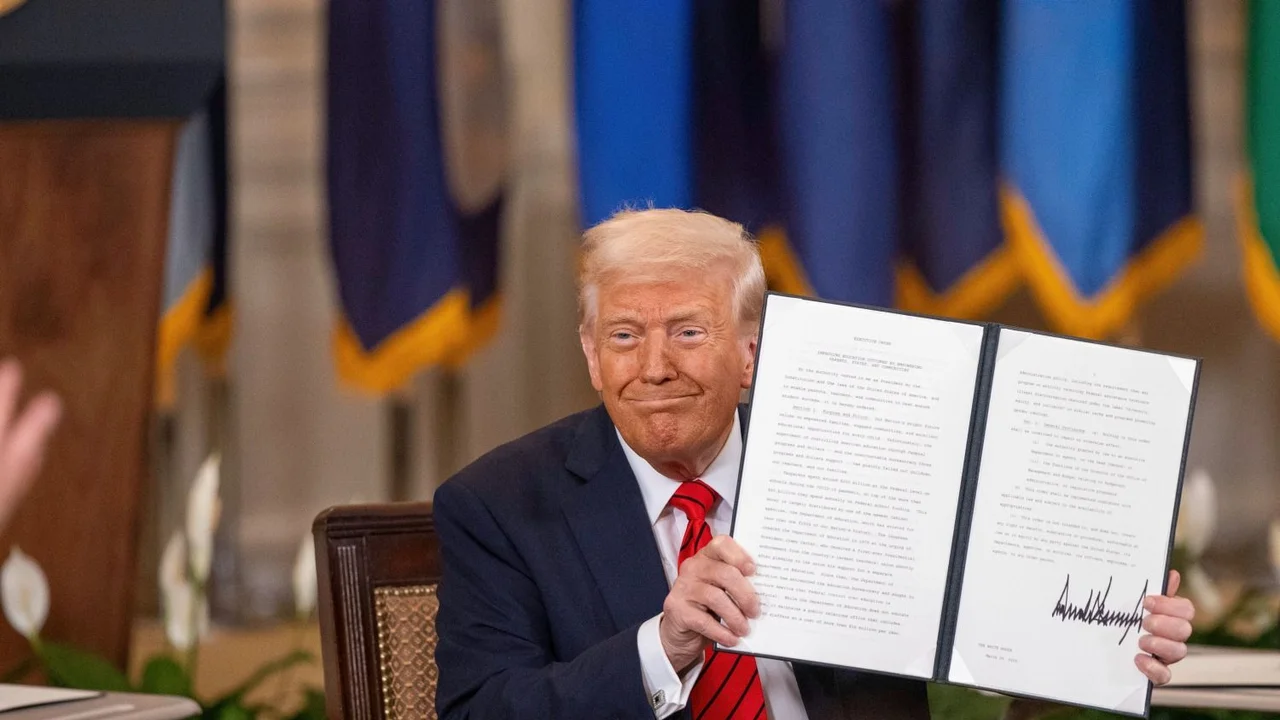 Más del 60% de los argentinos está en desacuerdo con los aranceles de Trump y su política migratoria