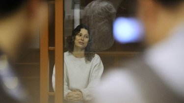 Rusia y EEUU realizan intercambio de prisioneros en aeropuerto de Abu Dabi