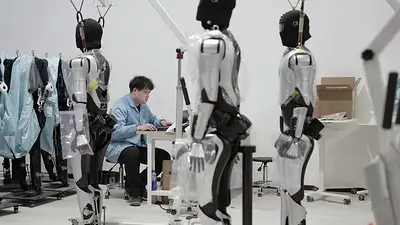 La primera media maratón del mundo de robots humanoides es aplazada por el viento La primera media maratón del mundo de robots humanoides es aplazada por el viento