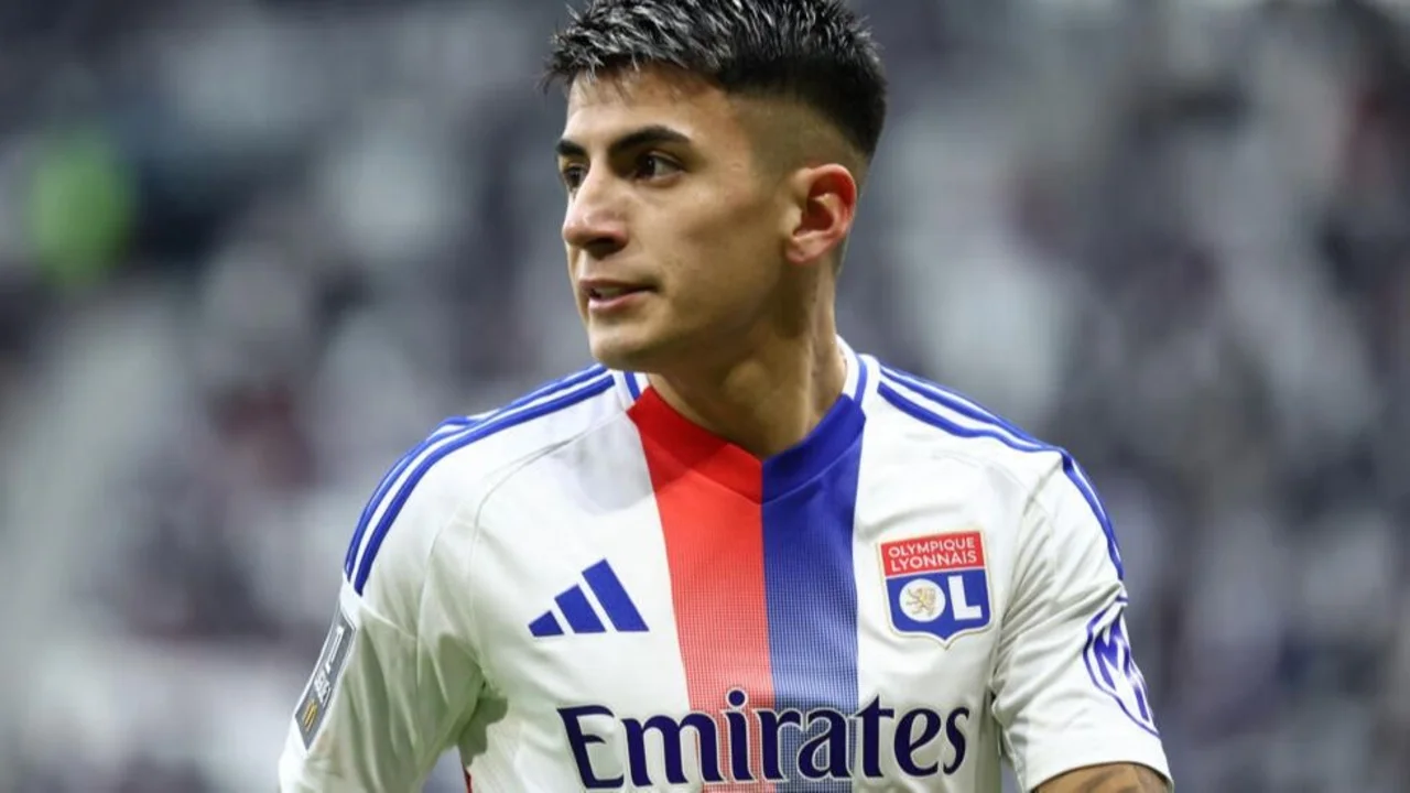 Video: el golazo de Thiago Almada contra el Manchester United de Garnacho