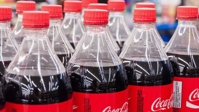Cambia histórico envase Coca Cola Motivos