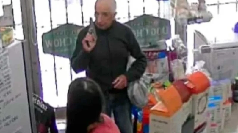 Un jubilado robo una dietética a punta de pistola en Santa Fe: "Necesito la plata"
