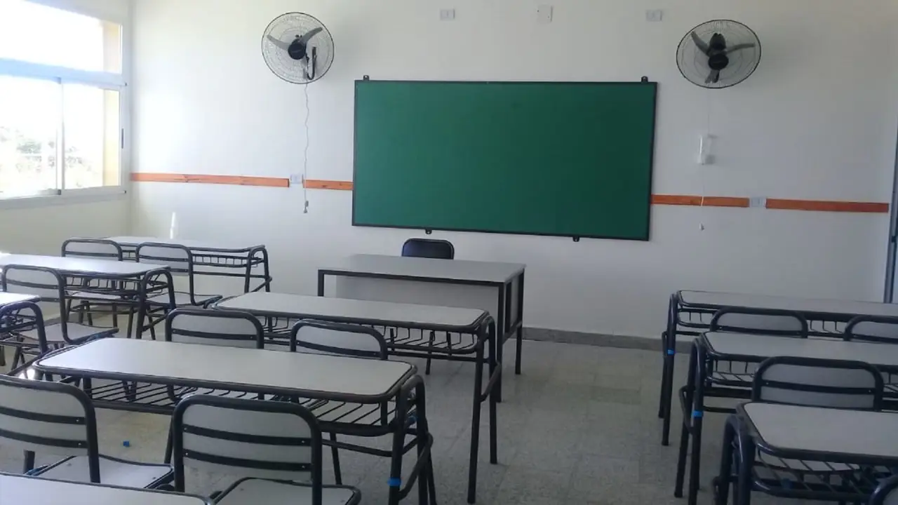 La "renovación curricular" que Milei quiere en las escuelas: "Cáscara vacía" con lógica de mercado