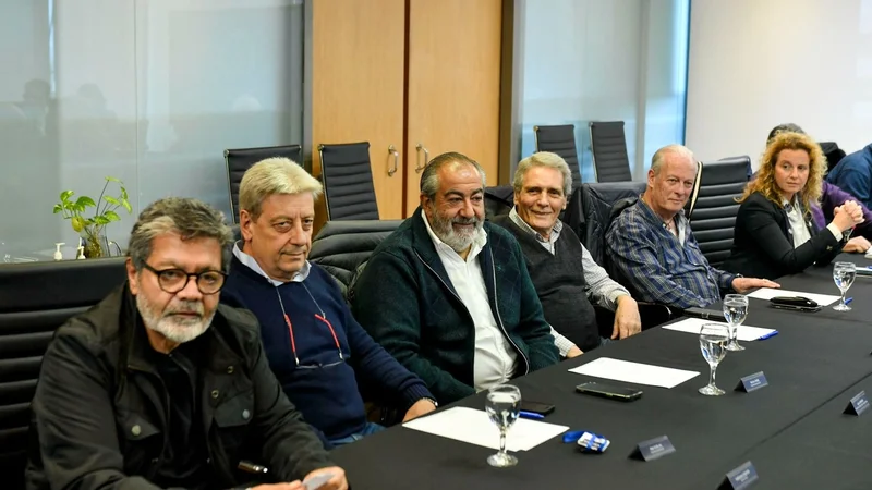 Pese al DNU de Milei contra la limitación al derecho de huelga, en la CGT no hay clima de paro