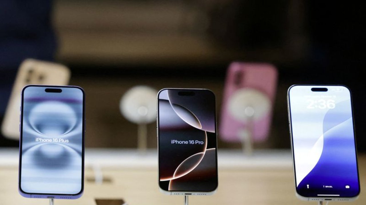 Trump planea un arancel independiente a los productos electrónicos, dice su secretario de Comercio