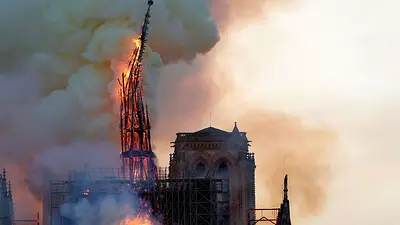Un feroz incendió destruyó la cátedral de Notre Dame el 15 de abril de 2019. Un feroz incendió destruyó la cátedral de Notre Dame el 15 de abril de 2019.