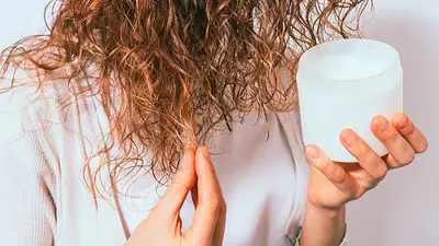 Cómo evitar el frizz en el pelo los días de humedad. Cómo evitar el frizz en el pelo los días de humedad.
