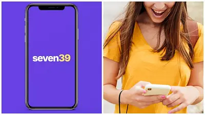 Logo de seven39 y una chica con un celular. Logo de seven39 y una chica con un celular.