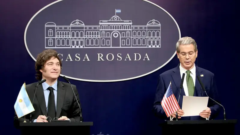 Milei defiende la guerra comercial de Trump y EEUU apoya (sin plata) al plan económico