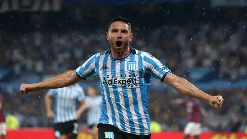Doblete de Maravilla Martínez para Racing en la Copa Libertadores