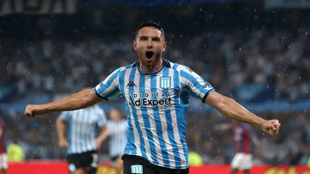 Doblete de Maravilla Martínez para Racing en la Copa Libertadores