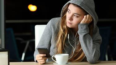 ¿Tarda en responder mensajes? Esto significa, según la psicología