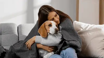 Perro y su dueña Perro y su dueña