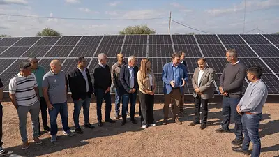 Quintela visitó la construcción de un nuevo parque solar fotovoltáico: "Más energía limpia y mayor autonomía" Quintela visitó la construcción de un nuevo parque solar fotovoltáico: "Más energía limpia y mayor autonomía"
