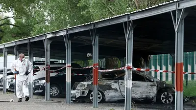 Coches incendiados en una cárcel francesa en la segunda oleada de ataques Coches incendiados en una cárcel francesa en la segunda oleada de ataques