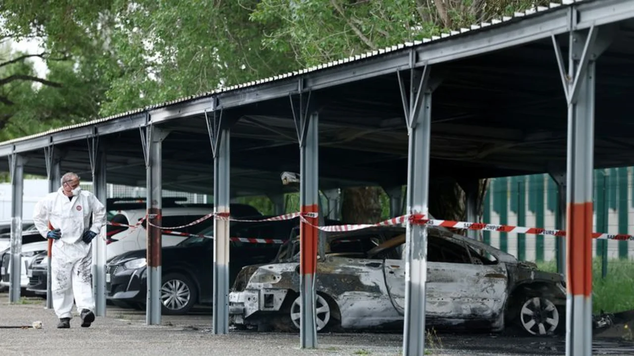 Coches incendiados en una cárcel francesa en la segunda oleada de ataques
