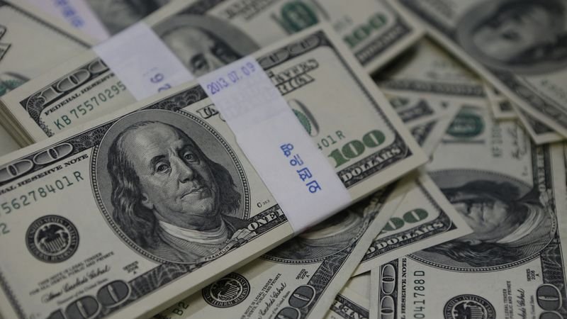 Dólar vuelve a estar bajo presión, otros activos refugio obtienen mejores resultados