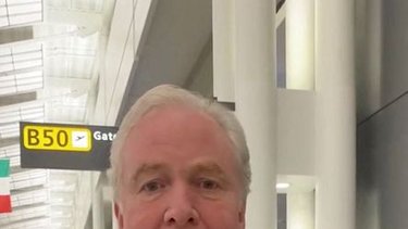 Senador EEUU llega a El Salvador para intentar liberar a hombre deportado por error
