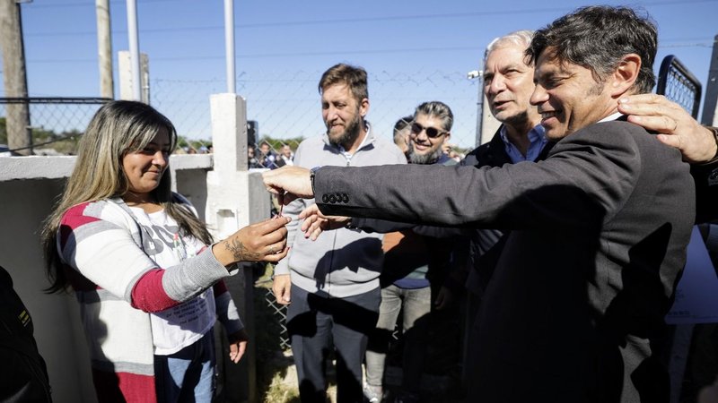 Más viviendas para los bonaerenses: Axel Kicillof entregó nuevas soluciones habitacionales para familias de La Plata