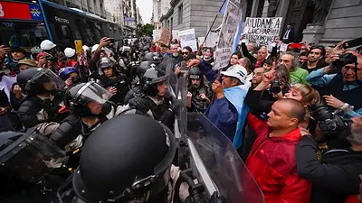 Marcha de los jubilados: gases, golpes y una persona detenida Marcha de los jubilados: gases, golpes y una persona detenida