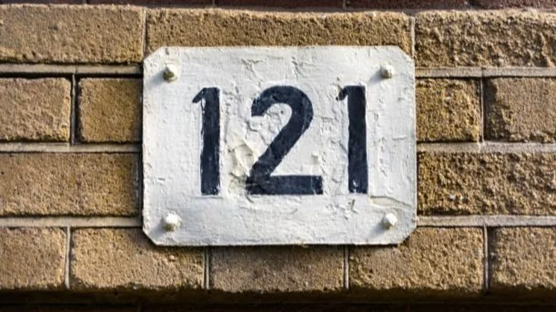 Numerología 121