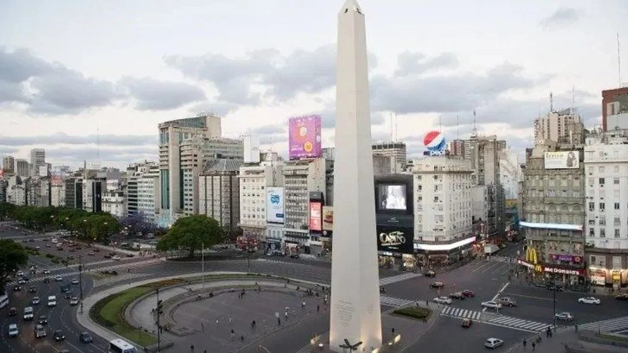 Cielo algo nublado, CABA.