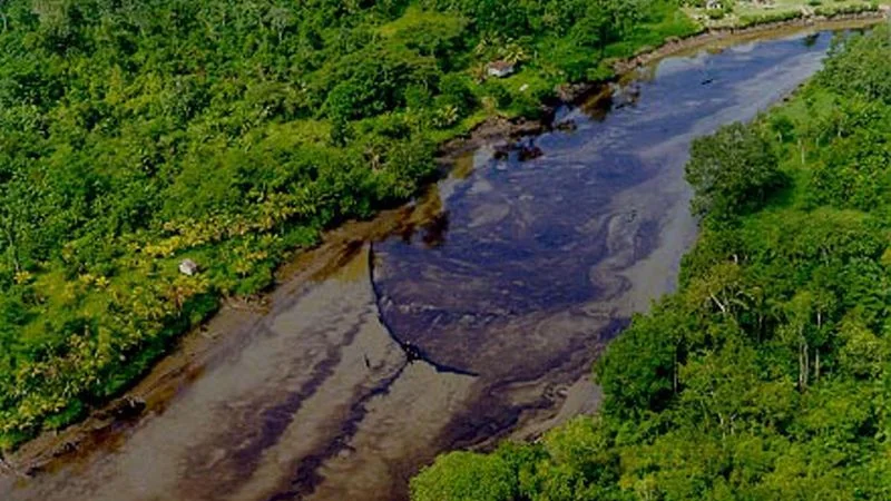 Suspenden bombeo de petróleo por oleoducto colombiano Bicentenario tras ataque con explosivos